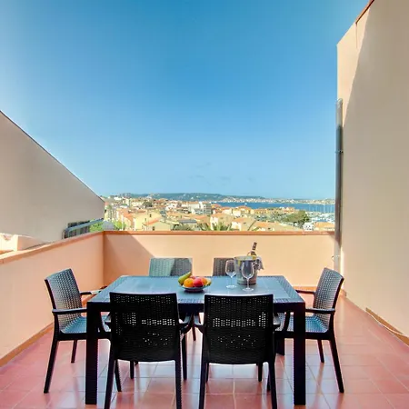 Apartment - And Palau